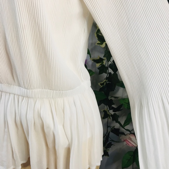 *PREVIEW* cream blouse. So soft and feminine π€ - Picture 5 of 11